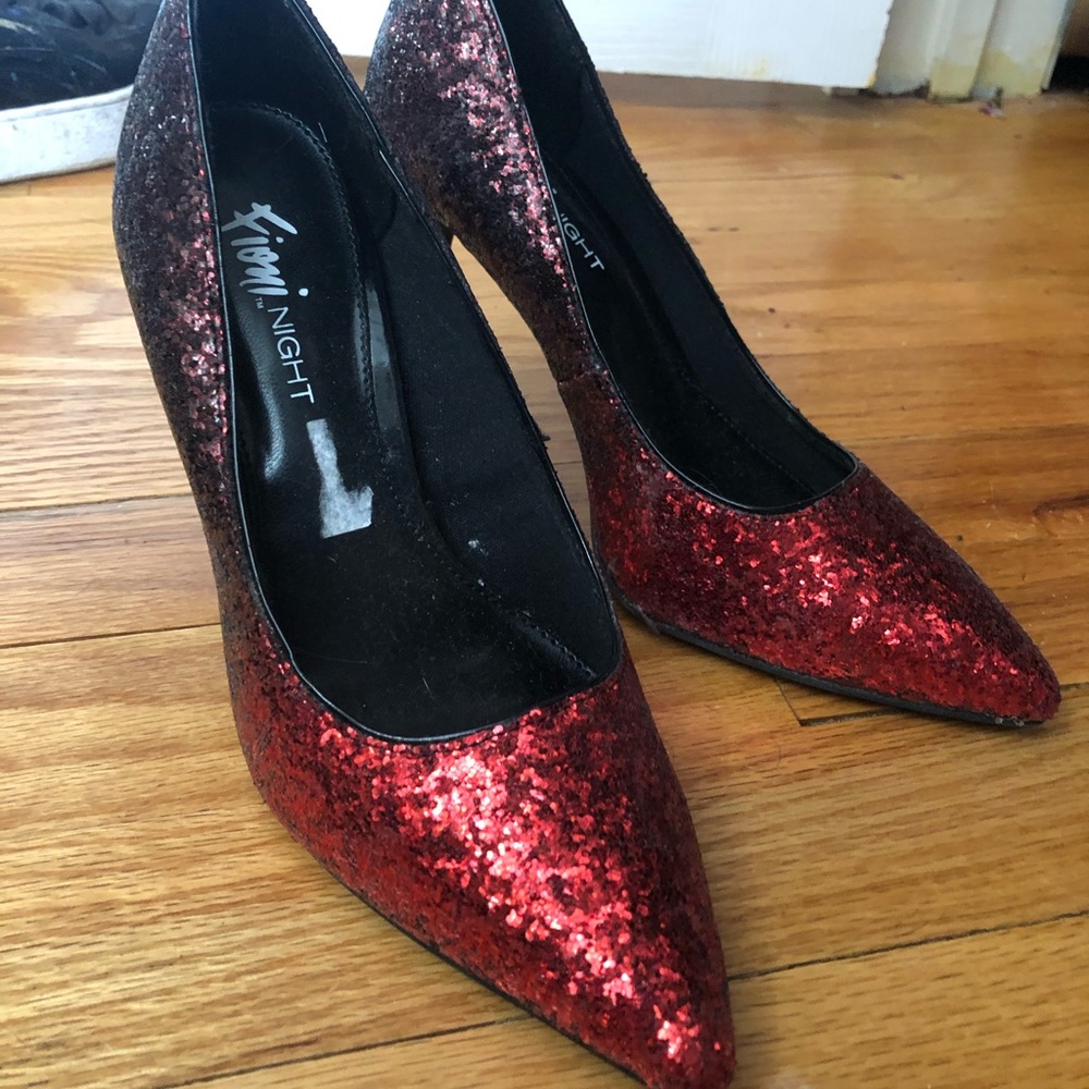Sparkly red ombré heel